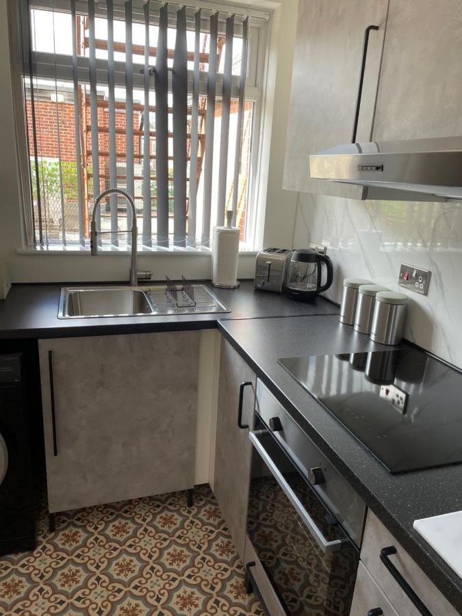 Lovely 2 Bed Apartment, Arnold Town Centre. นอตติงแฮม ภายนอก รูปภาพ